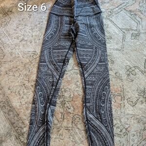 Black and Gray Patterned Leggings